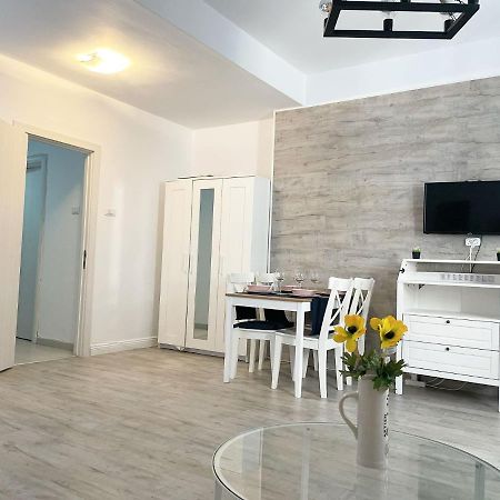 White Apartment Bucharest Exterior photo